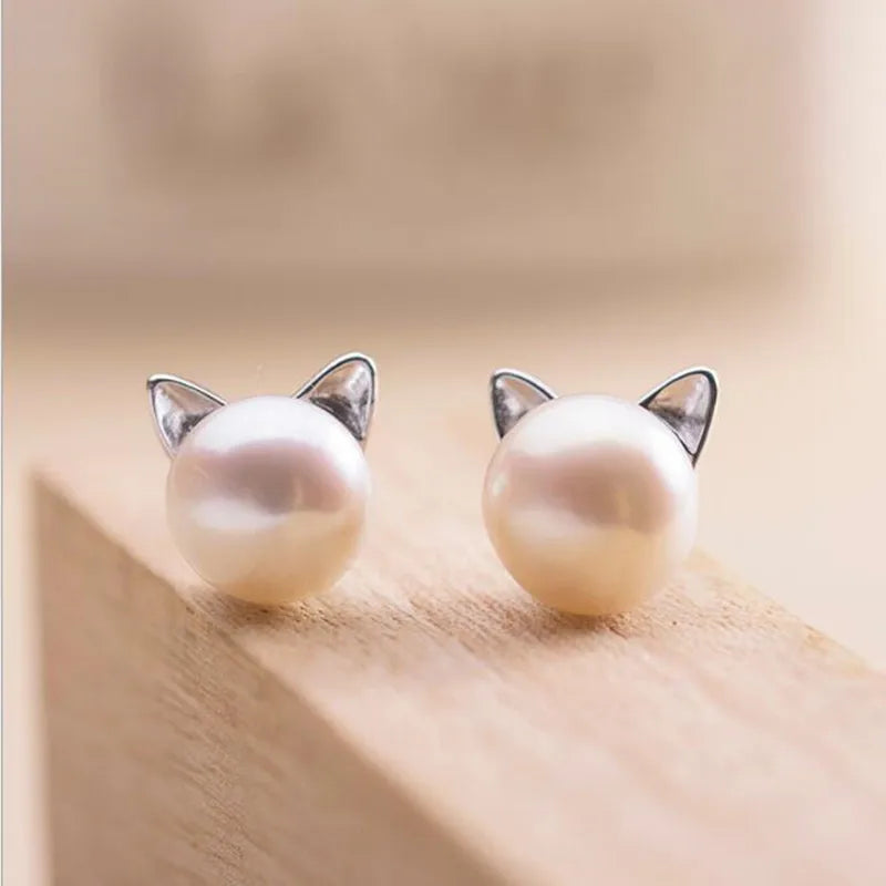 Sterling silver cat-shaped pearl stud earrings