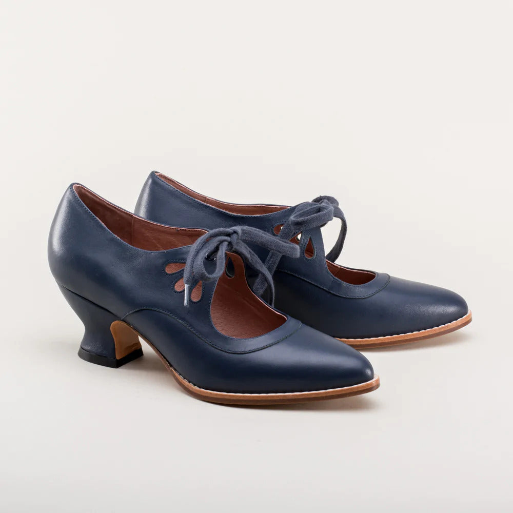 VITTORIA | Retro Heels with Elegant Laces