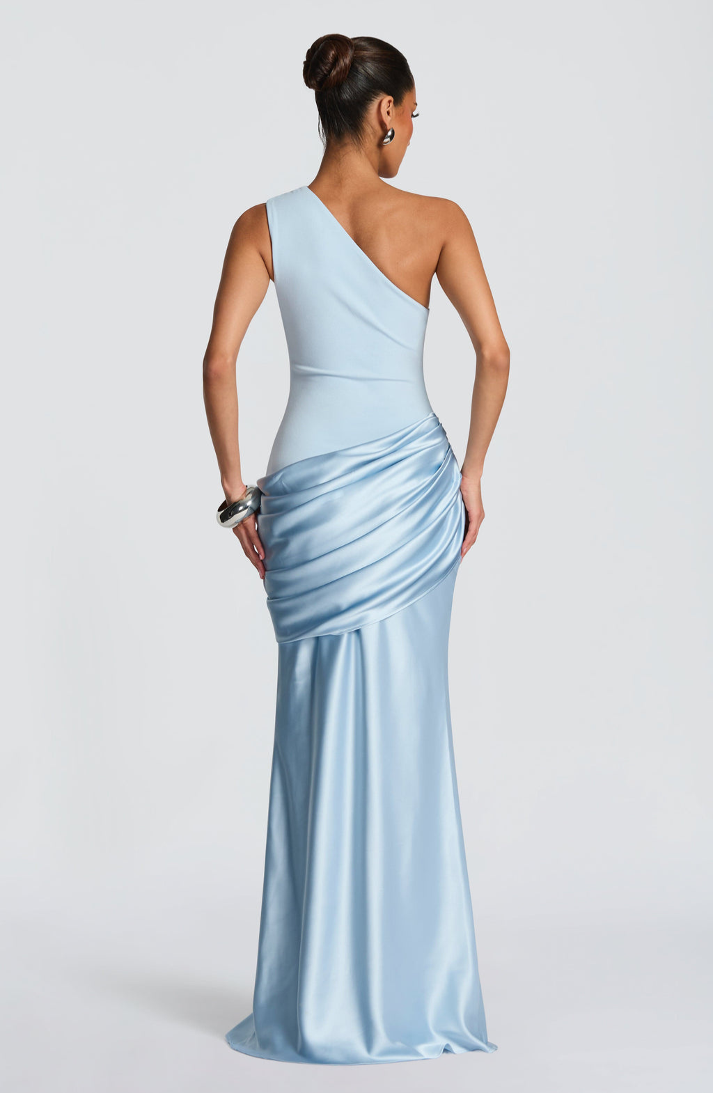 ASYMMETRISCHE LANGE JURK MET SATIJNEFFECT