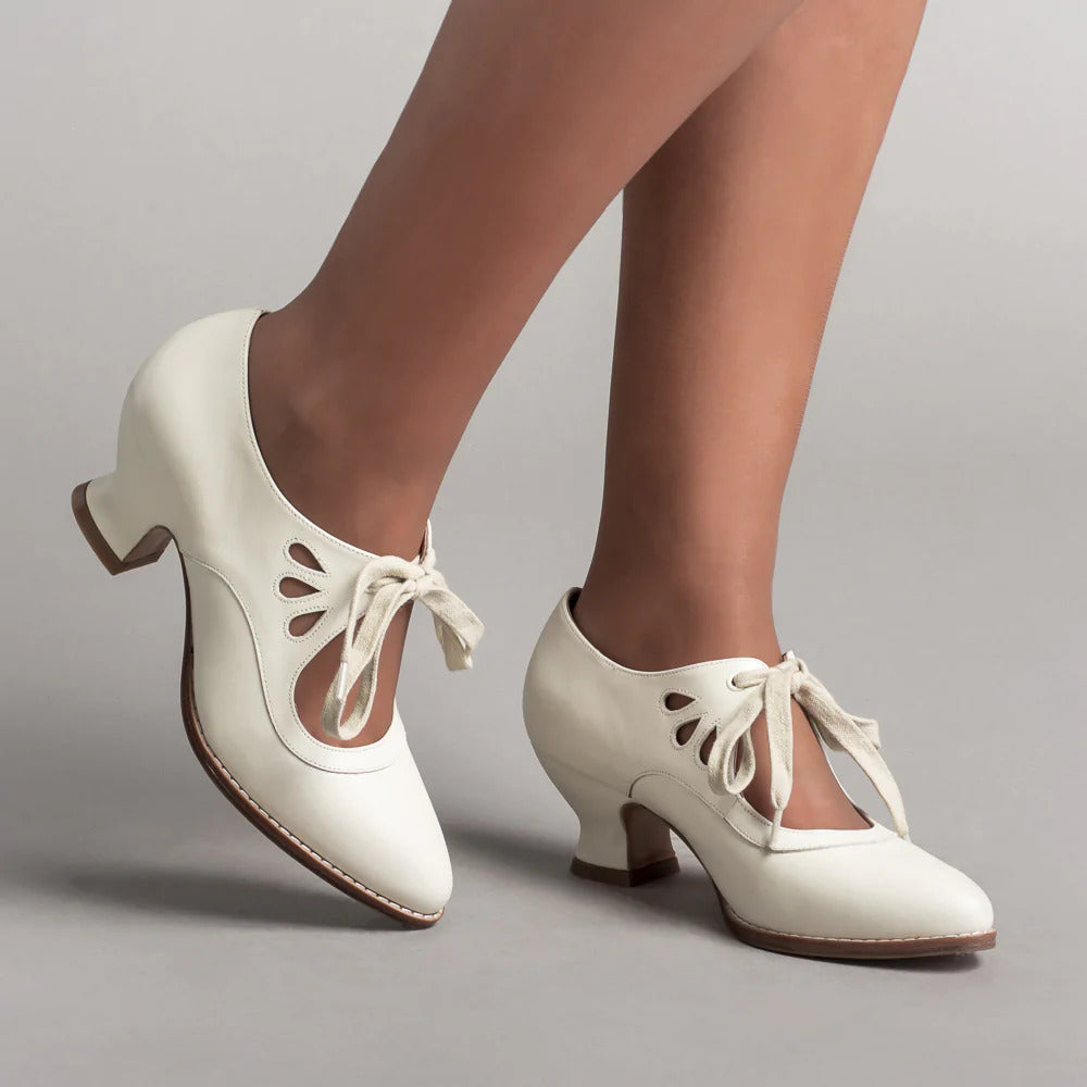 VITTORIA | Retro Heels with Elegant Laces