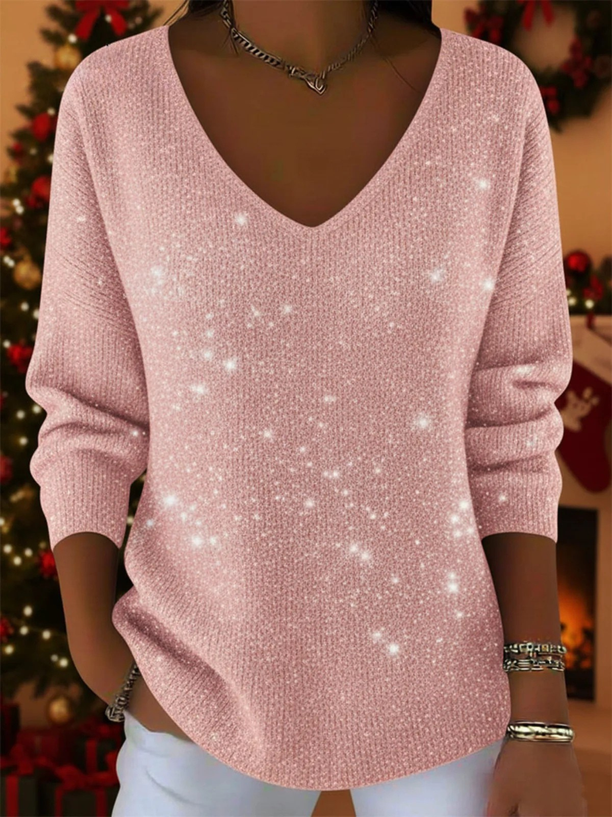 María — The festive V-neck jumper to shine during Christmas