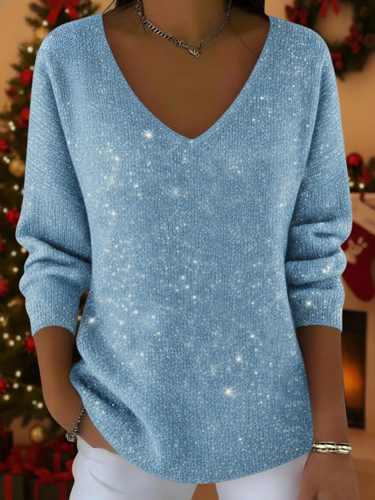 María — The festive V-neck jumper to shine during Christmas