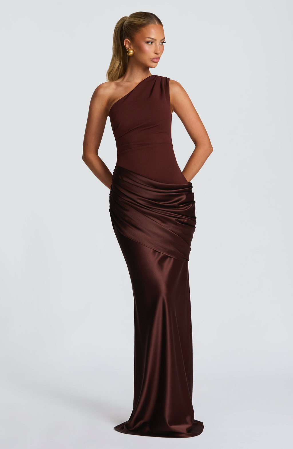 ASYMMETRISCHE LANGE JURK MET SATIJNEFFECT