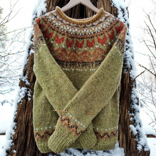 Isla – Warm Jumper with a Classic Woven Pattern