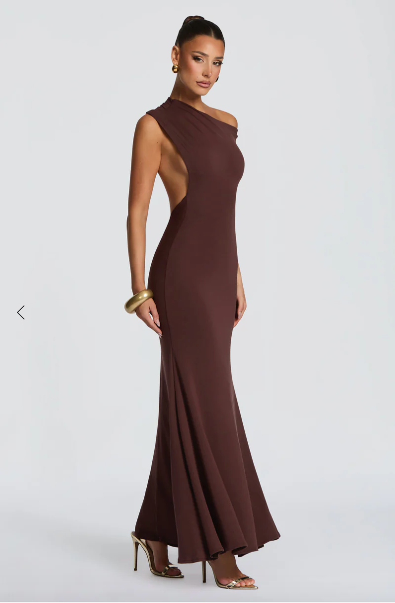 ASYMMETRISCHE MAXI JURK MET OPEN RUG