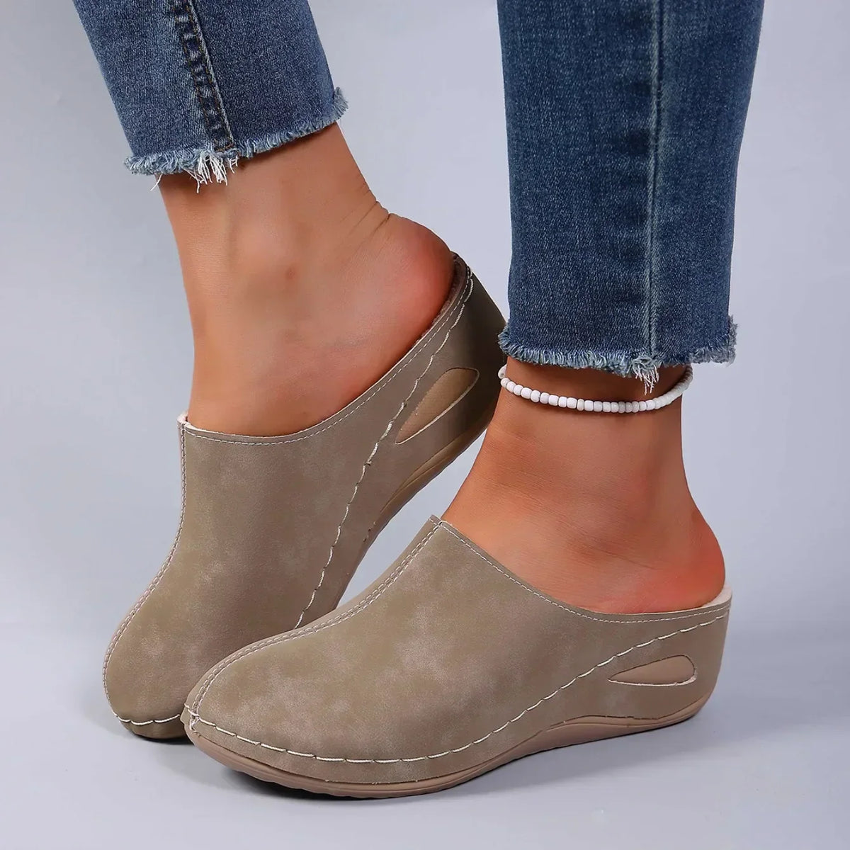Orthopaedic Slippers with Daily Comfort and Timeless Home Style