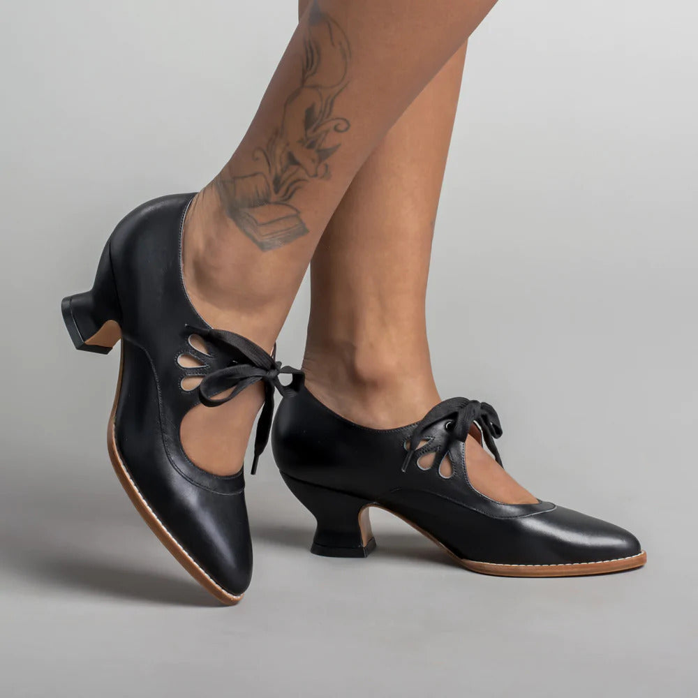 VITTORIA | Retro Heels with Elegant Laces