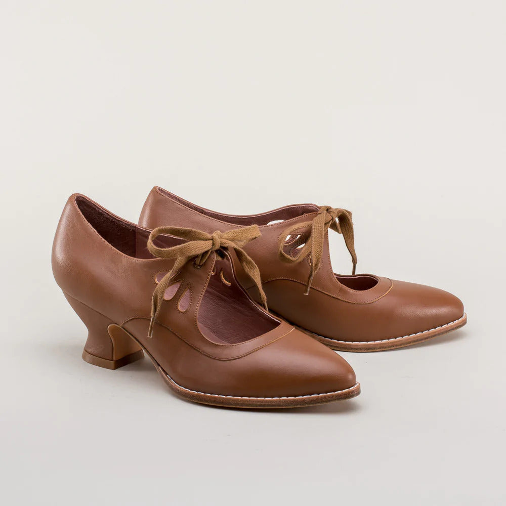VITTORIA | Retro Heels with Elegant Laces