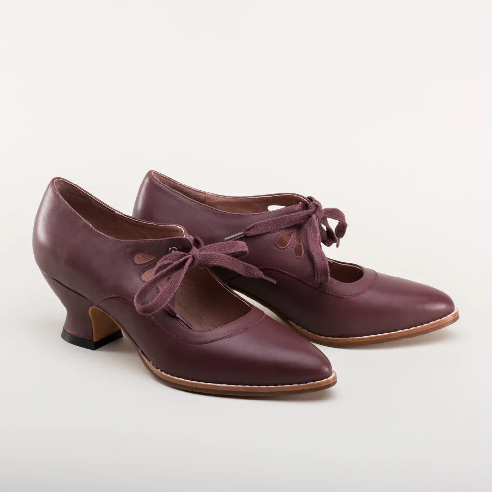 VITTORIA | Retro Heels with Elegant Laces